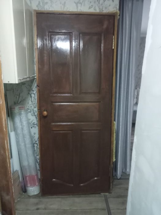 Продам деревянную дверь 80 × 2000