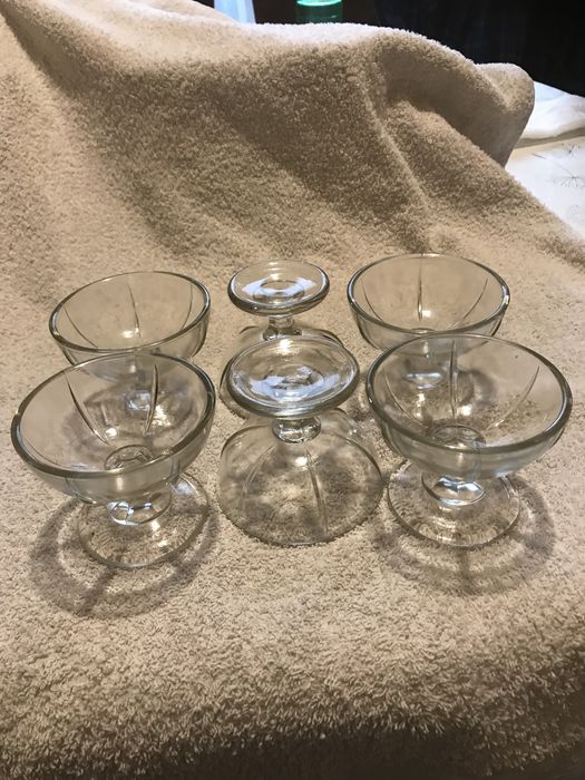 Ретро 12 бр.чинии за хран.--1965г нови Китка Н. пазар--чаши за сладол.