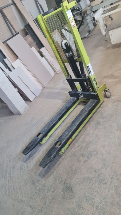 Продавам Хидравличен повдигач Pramac Lifter.
