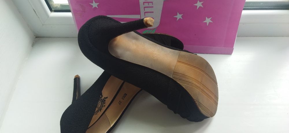 Женские туфли вечерние 37-38  размер