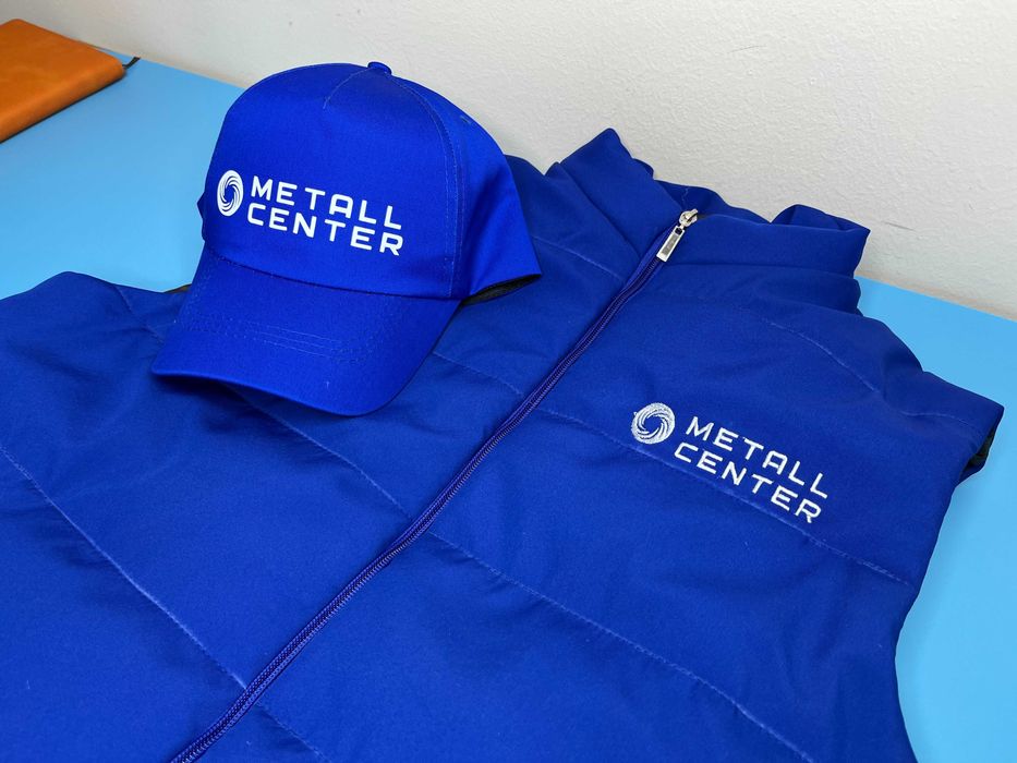 кепки с вышивкой и печатью