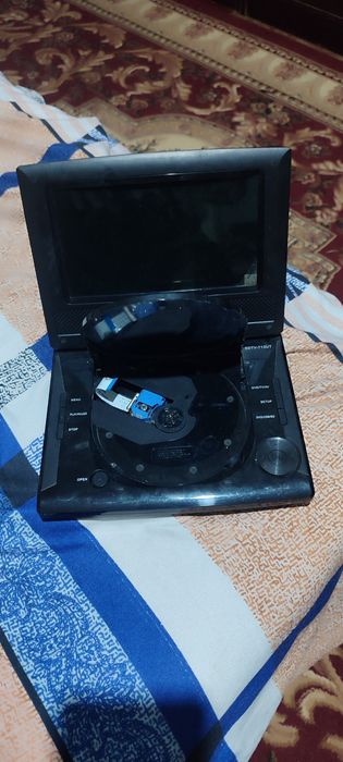 Портативный DVD.