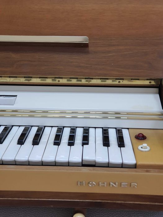 Ретро музикален инструмент Hohner ORGANA 30 / Органи / пиано