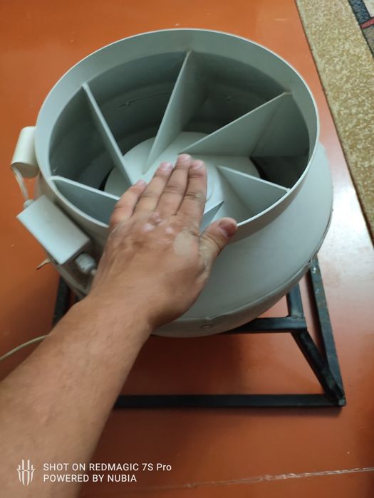 Вентилятор для надувных фигур