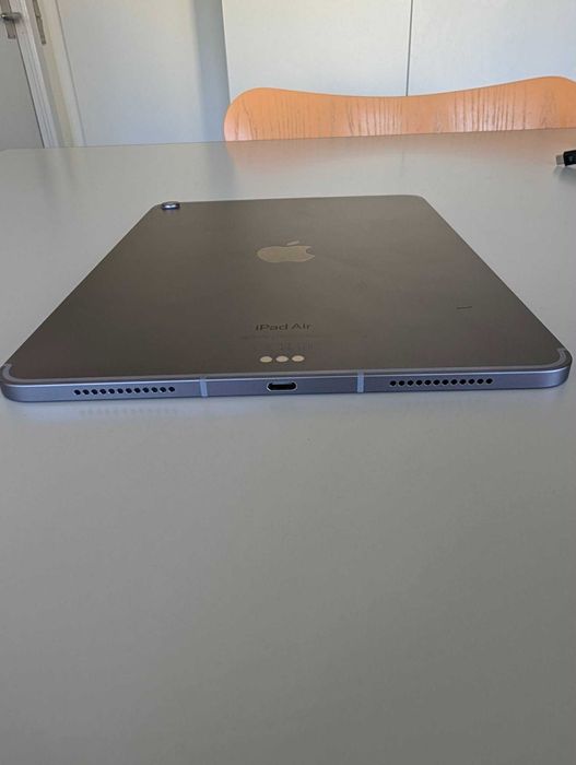 iPad Air 5th Generation M1 Chip (256gb + WiFi + SIM)