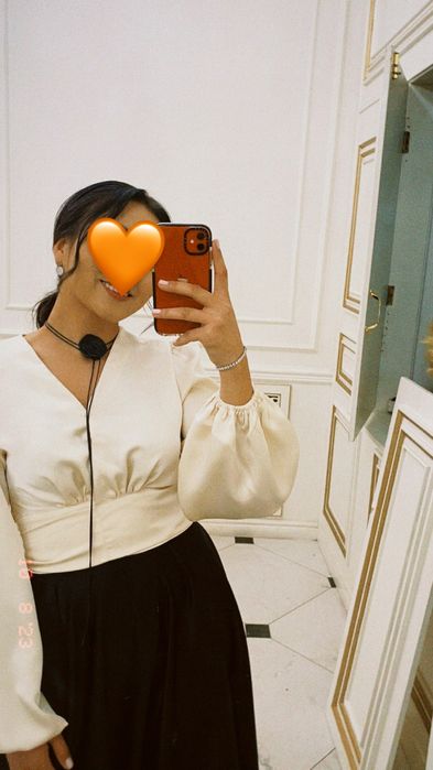 Атласная кофта цвета айвори