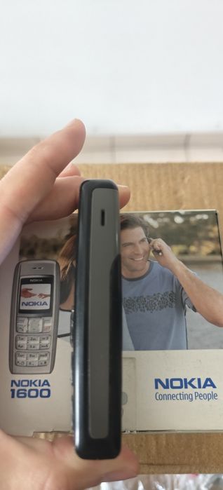 Nokia 1600 la cutie cu accesorii