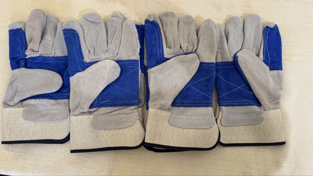 Перчатки в наличии