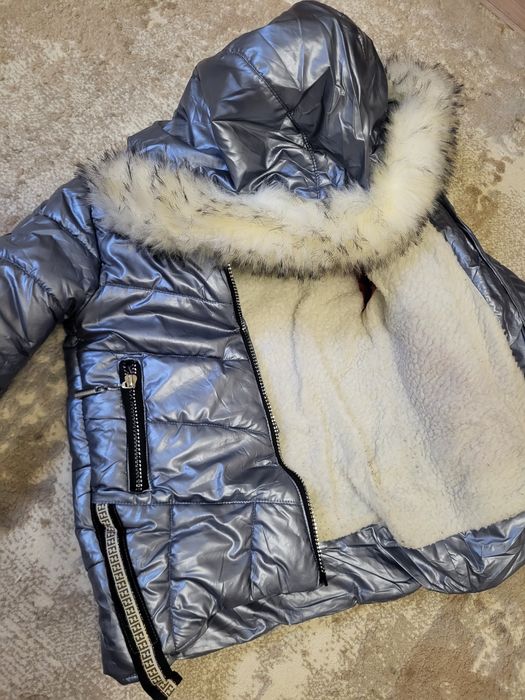 Продам зимнюю куртку на девочку