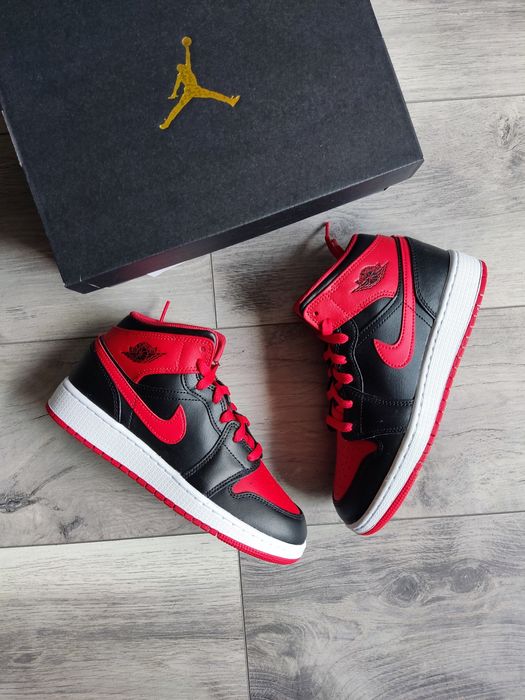 Air Jordan 1 Mid Alternate Bred
