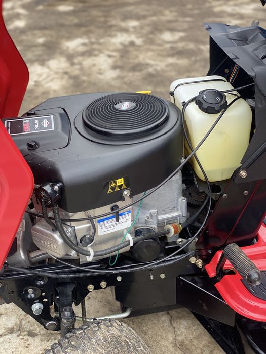 Vand tractoras/tractor gazon MTD! 2 pistoane V2 ! 656 cc