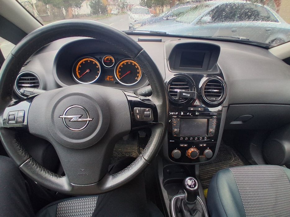 Opel corsa 2010 1.4 benzina
