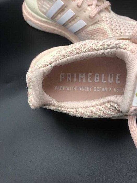 Оригинални дамски маратонки * Adidas Ultraboost DNA 5.0 *