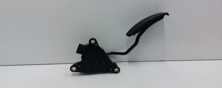 Pedala acceleratie 8200153270 Renault Trafic a 2-a generatie seria