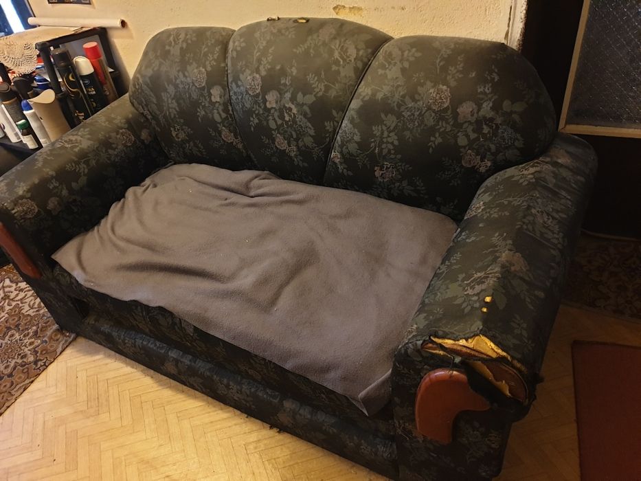 Разтегателен диван за претапициране