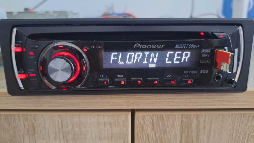 Casetofon auto Pioneer cu USB