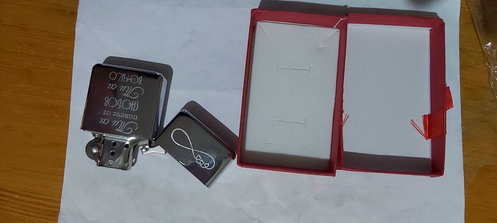 Продавам желязна запалка с надпис и кутийка