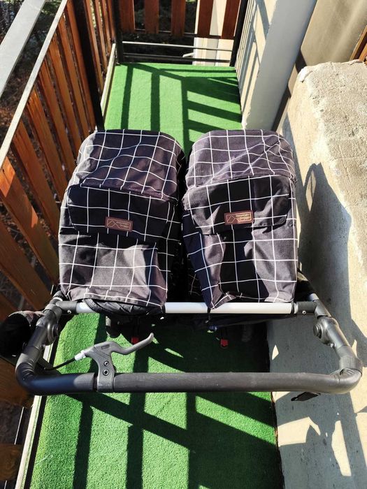 Количка за близнаци Mountain buggy
