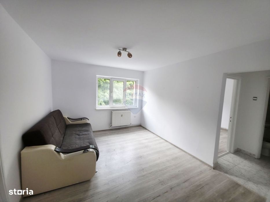 Apartament cu 3 camere de vânzare în zona Maratei