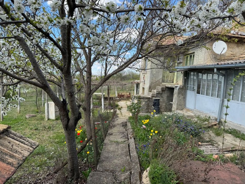 Продава се Къща в Варна, Цветен квартал - 186 кв.м за 83 €/кв.м - Снимка #1