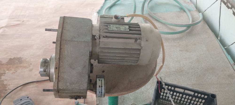 Электро двигатель сотилади
