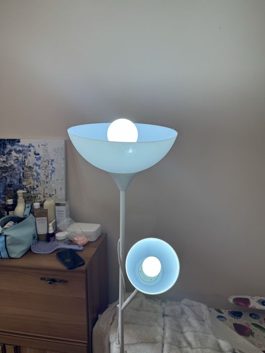 Светильник с двумя лампочками