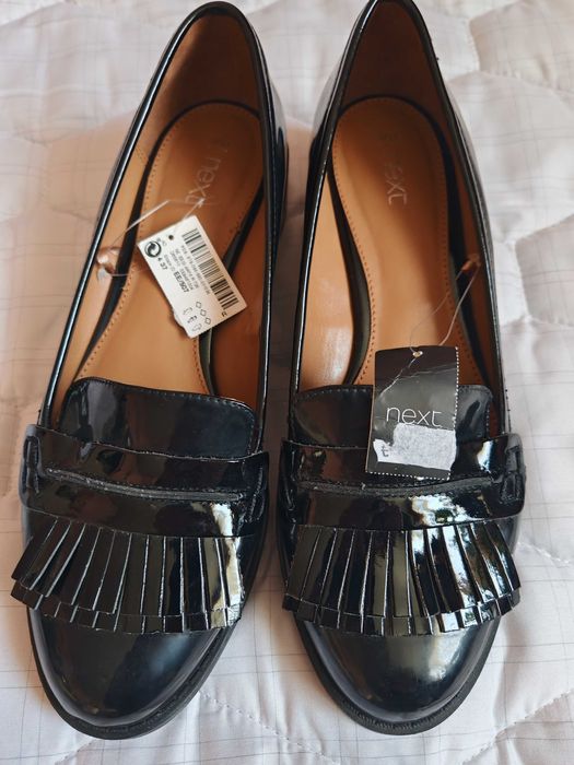 Нови обувки Next