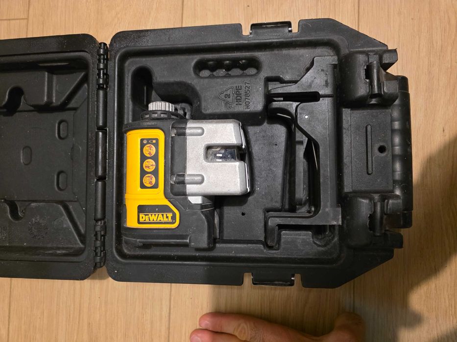 Лазерен нивелир Девалт Dewalt DW089