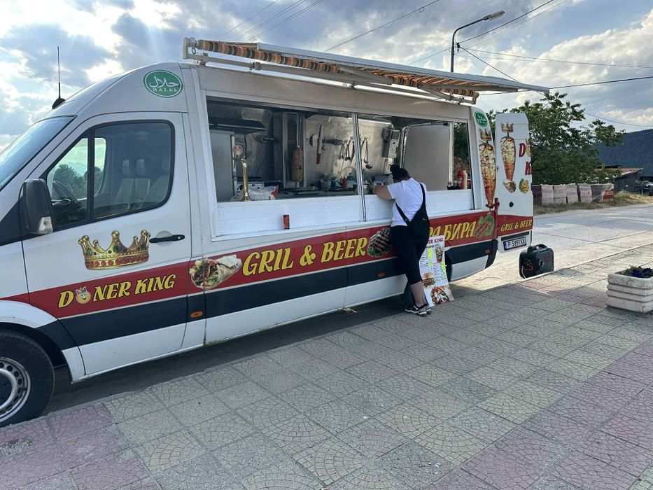 Специален автомобил/кемпер за бързо хранене