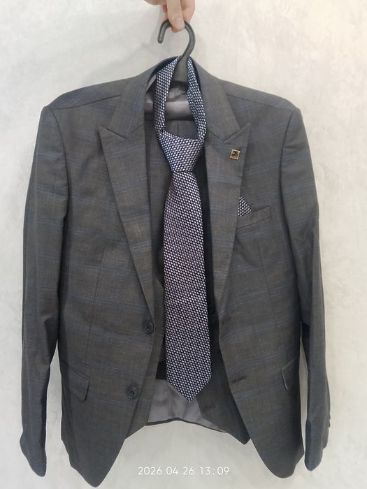 Продам Костюм тройка