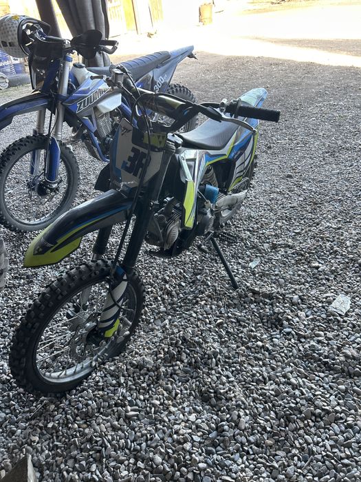 Продоется питбайк 125 кубов торг имеетца