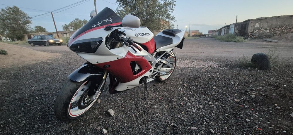 Yamaha r1 2001..