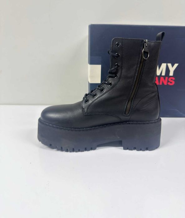 Много запазени Кожени кубинки TOMMY JEANS Cleat Ankle Boot - Размер 39 (25 см стелка)