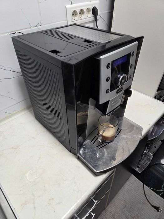 Espressor Automat DeLonghi Perfecta Cappuccino ESAM5500.B Aparat cu Cafea Boabe