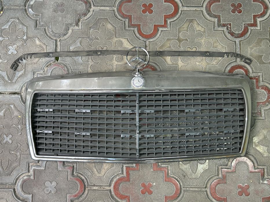 Решетка радиатора на мерседес w190
