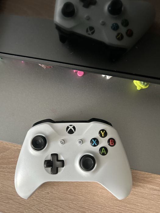 Xbox one s 1tb 1 геймпад