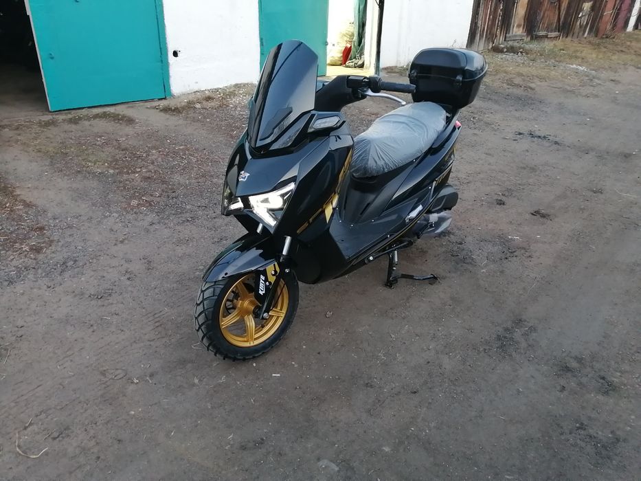 Продам скутер 150 кубов