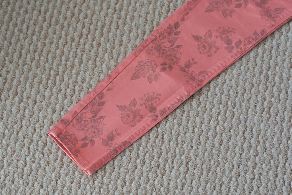 Blugi Zara Trafaluc cu model floral pentru femei