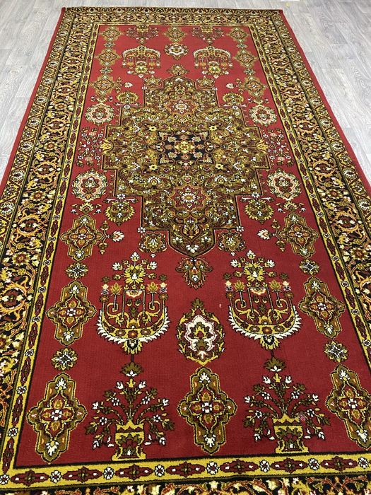 Продам ковёр размер 2х4