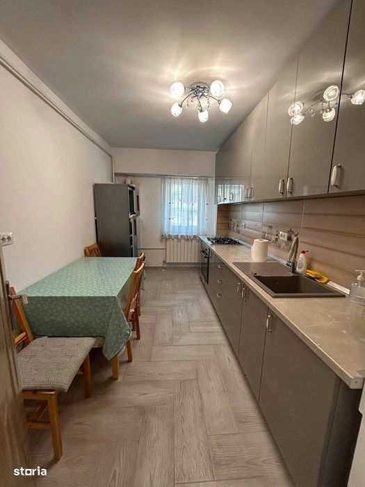 De vanzare apartament cu 2 camere, 2 balcoane, etaj 3, renovat 65000e