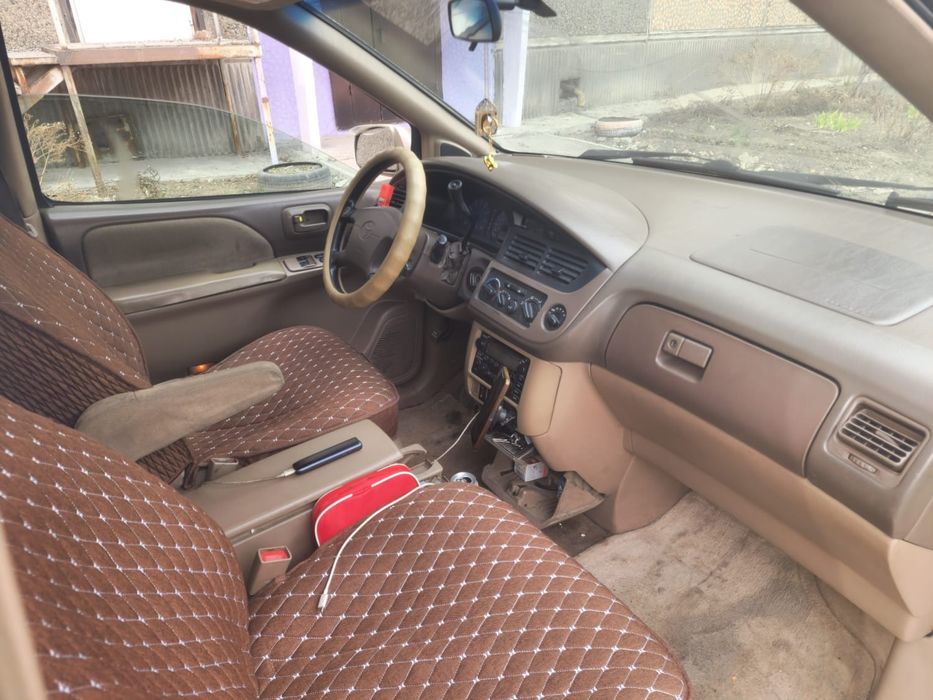 Продам  машину  таета сиена