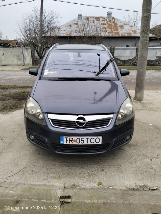 Vând Opel Zafira