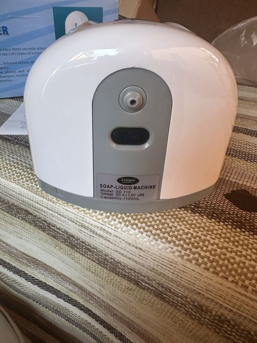 Dispenser automat pentru sapun