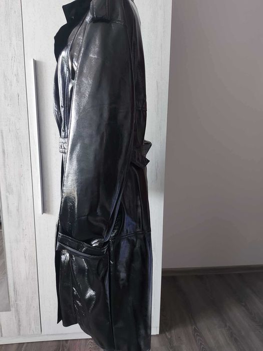 Кожен тренч BERSHKA