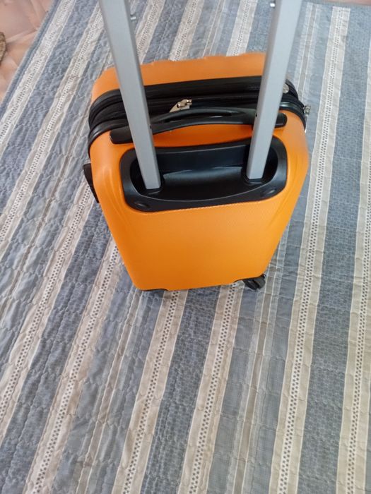 Чемодан продам новый