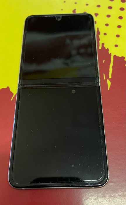 Samsung Z flip 3+подарък 4 чисто нови калъфа