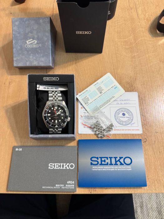 Наручные часы Seiko 5 Gmt