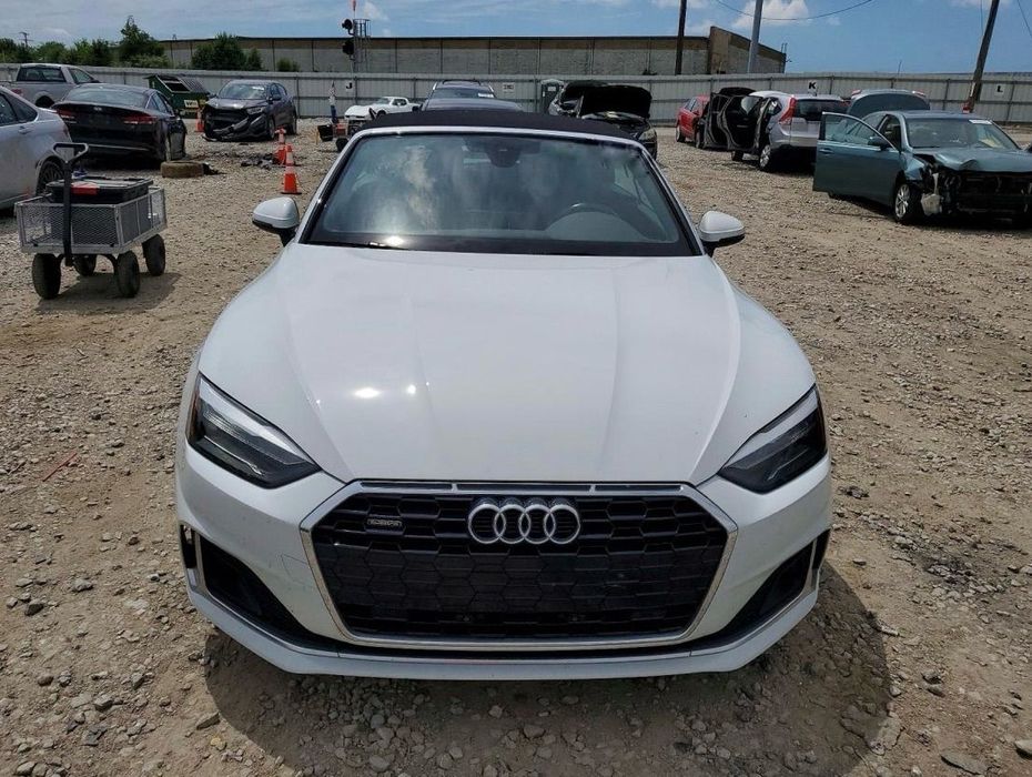 Audi A5 Cabrio Stare perfectă inafara faptului ca e bară avariată.