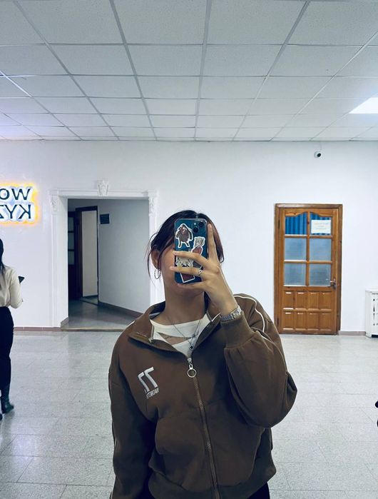 Разгрузка гардероба.