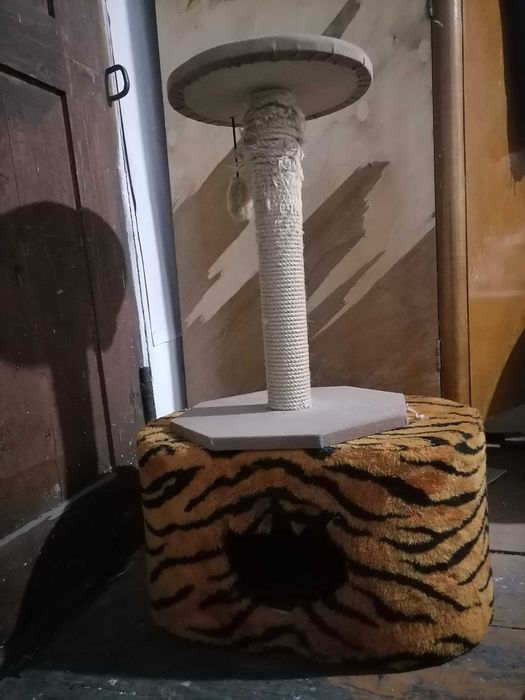 Продам когтеточку и домик для вашего питомца